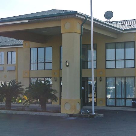 Days Inn By Wyndham Montgomery Bagian luar foto