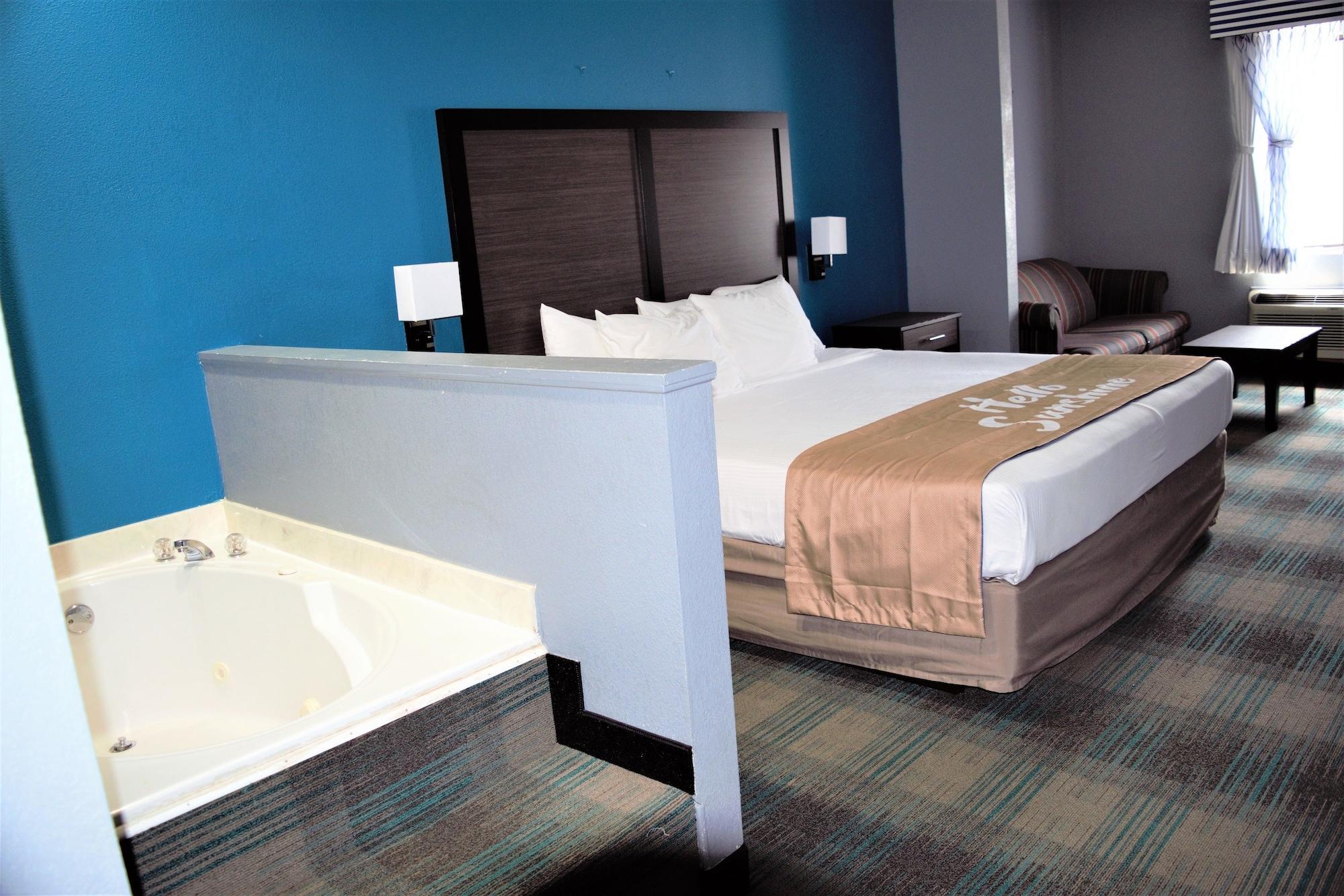 Days Inn By Wyndham Montgomery Bagian luar foto