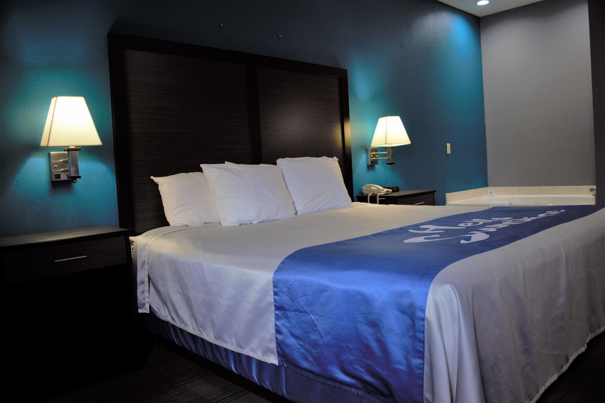 Days Inn By Wyndham Montgomery Bagian luar foto