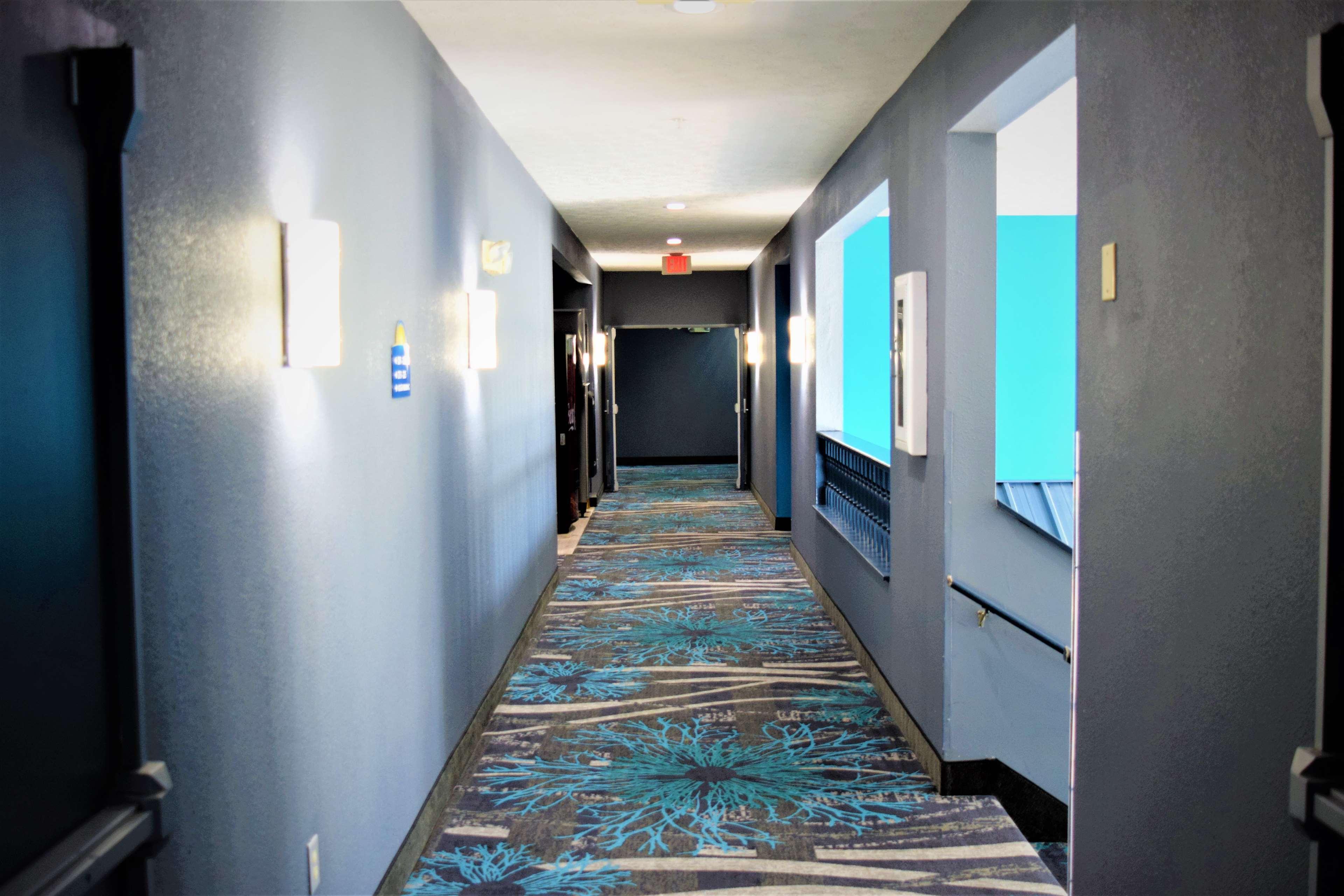 Days Inn By Wyndham Montgomery Bagian luar foto