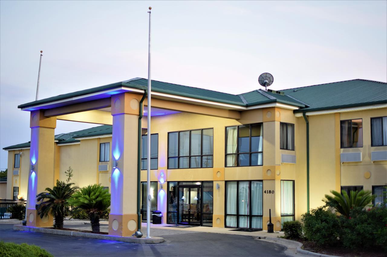 Days Inn By Wyndham Montgomery Bagian luar foto