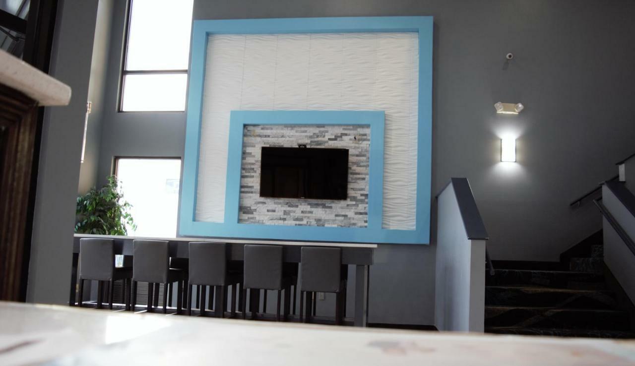 Days Inn By Wyndham Montgomery Bagian luar foto